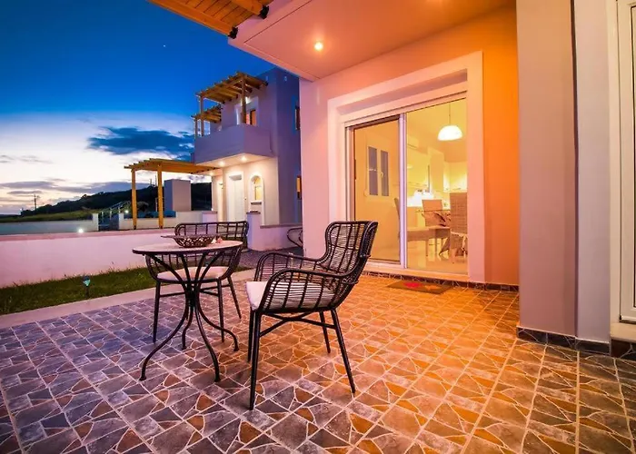 Villa Regina - Family Dream With Double Pool Lakhania