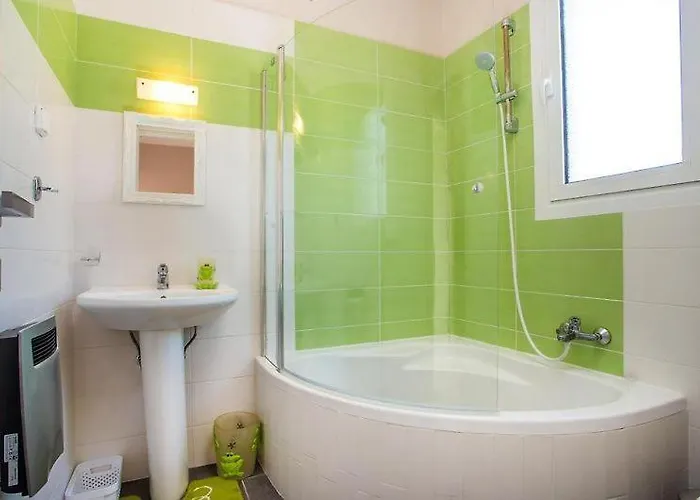 Villa Regina - Family Dream With Double Pool Lakhania