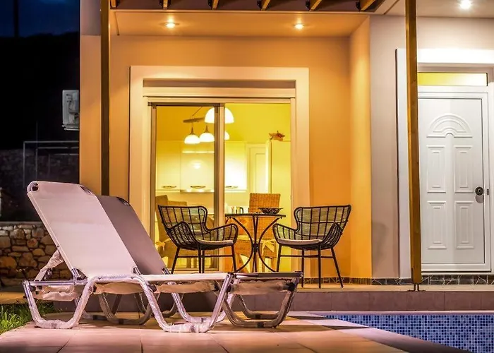 Regina - Family Dream With Double Pool Villa Lakhania